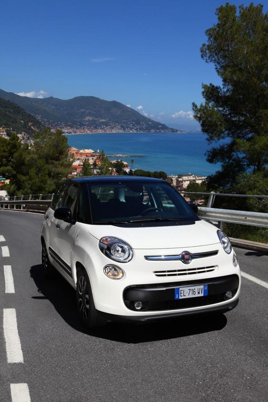  Fiat 500L 2012 года  (фото 11 из 84)